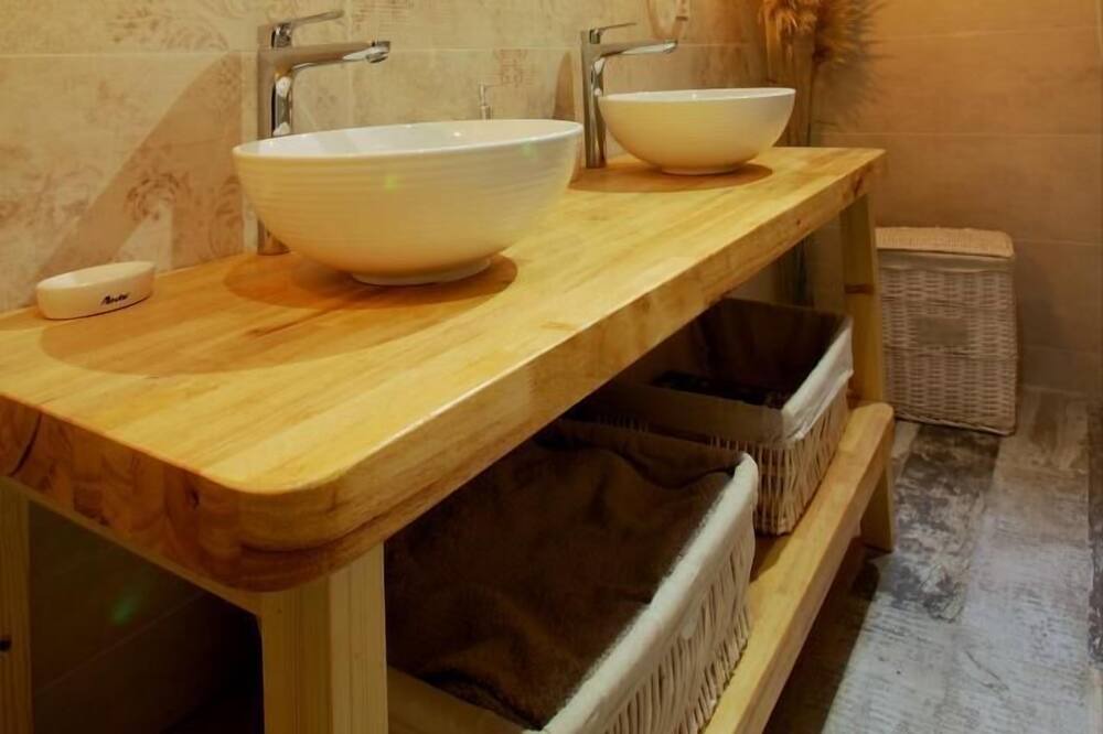Photo of Bathroom in Cartelegue