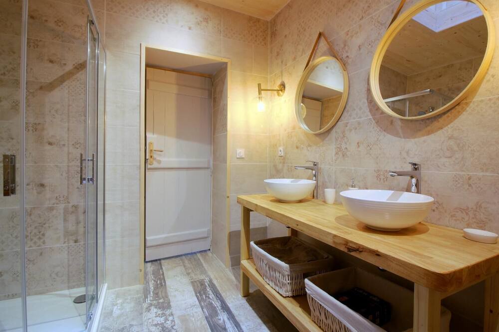 Photo of Bathroom in Cartelegue