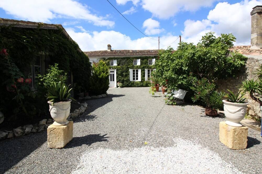 Photo of Outdoor in Cartelegue
