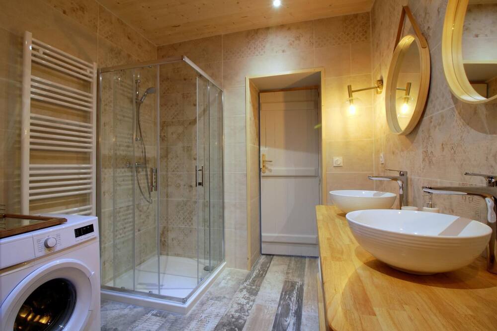Photo of Bathroom in Cartelegue