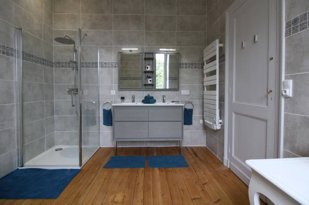 Photo of Bathroom in Laroque