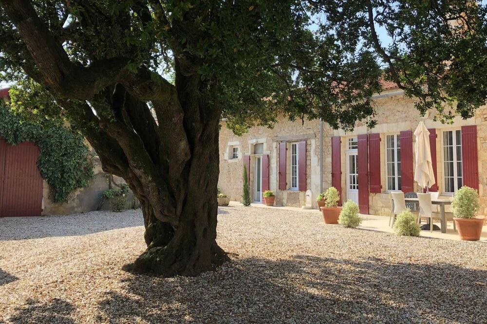 Photo of Outdoor in Laroque