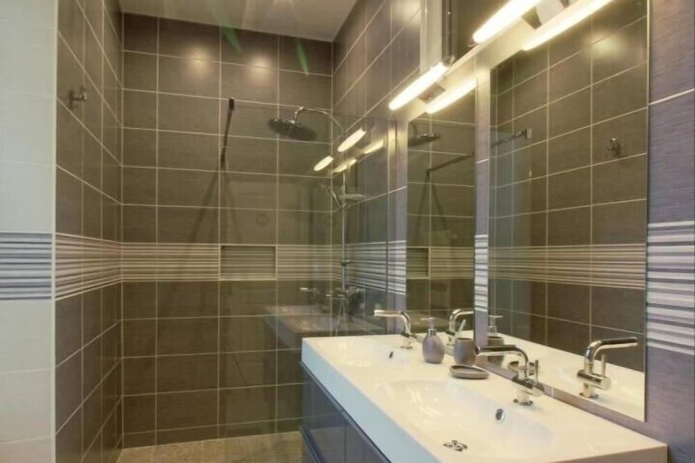 Photo of Bathroom in Laroque