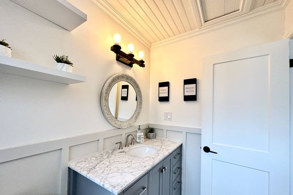 Photo of Bathroom in Tay