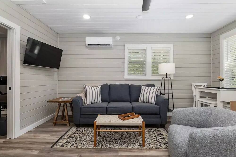 Photo of Livingroom in Historic District