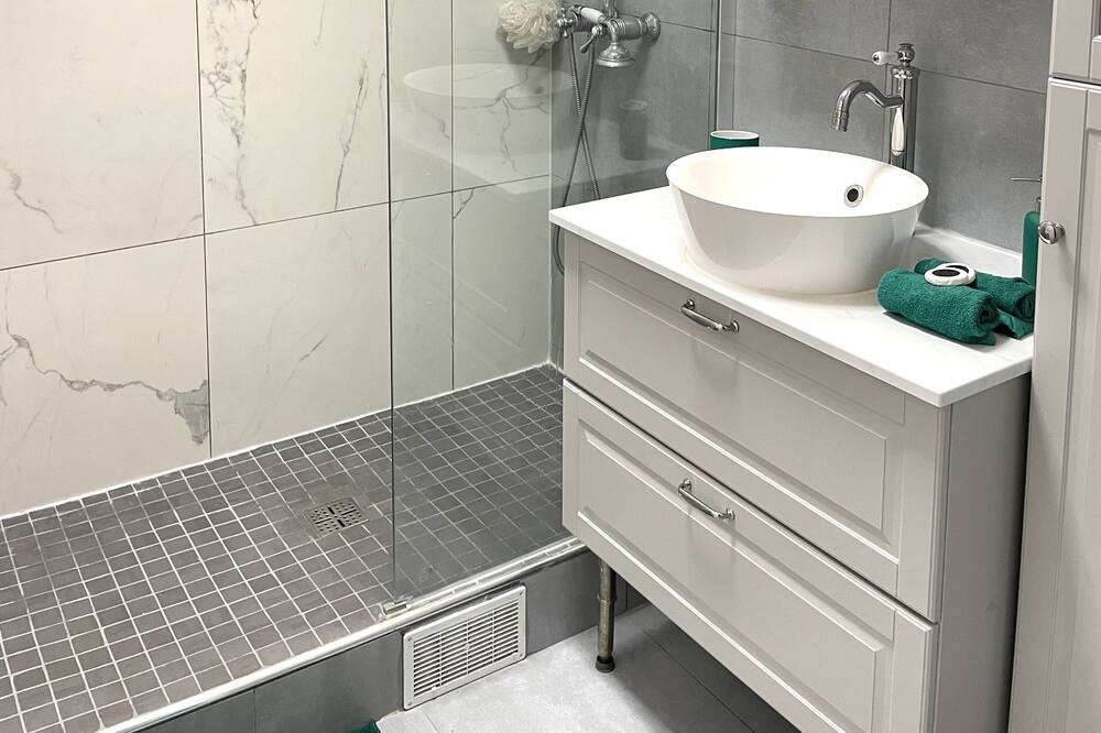 Photo of Bathroom in Neuilly-Plaisance