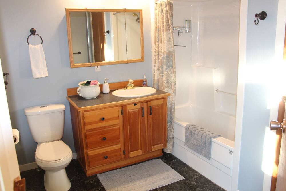 Photo of Bathroom in Saint-Emile-de-Suffolk