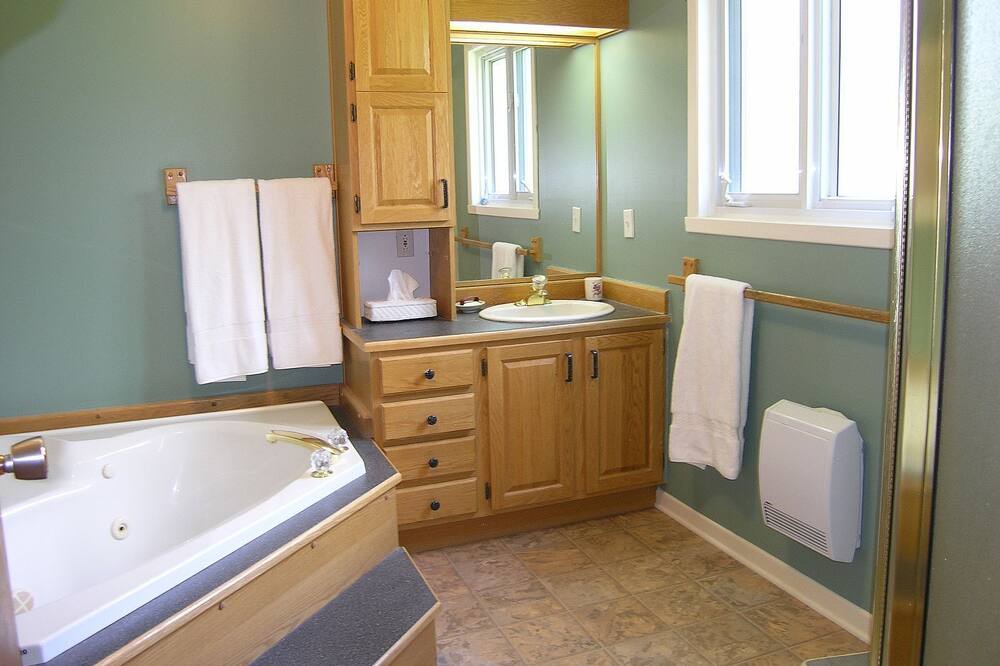 Photo of Bathroom in Saint-Emile-de-Suffolk