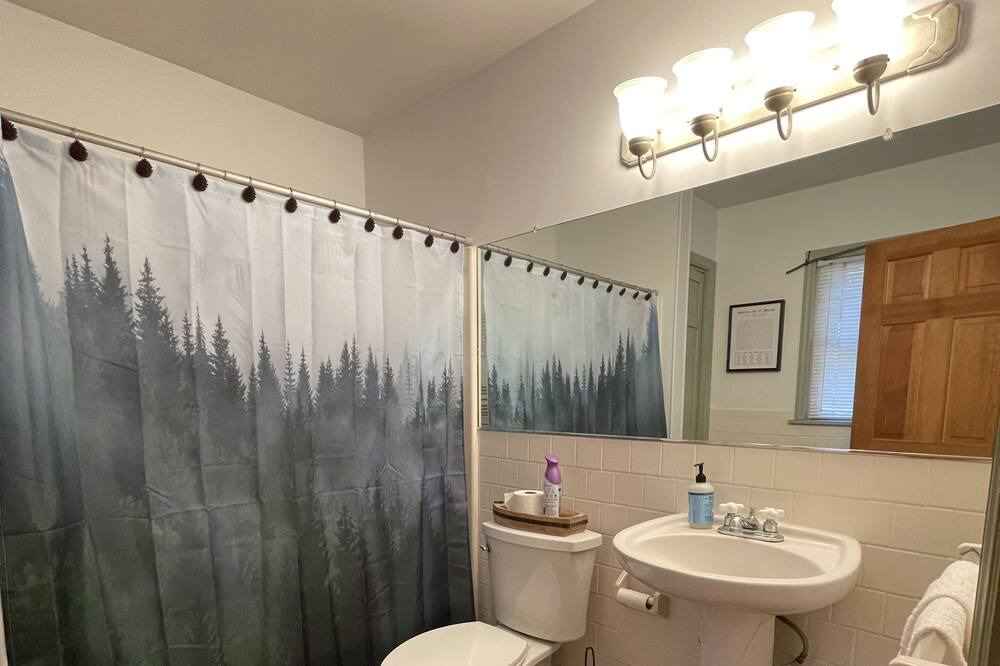 Photo of Bathroom in Day