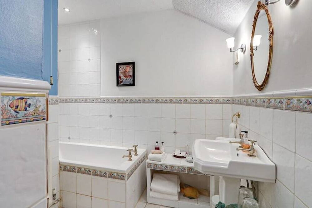 Photo of Bathroom in Tintern