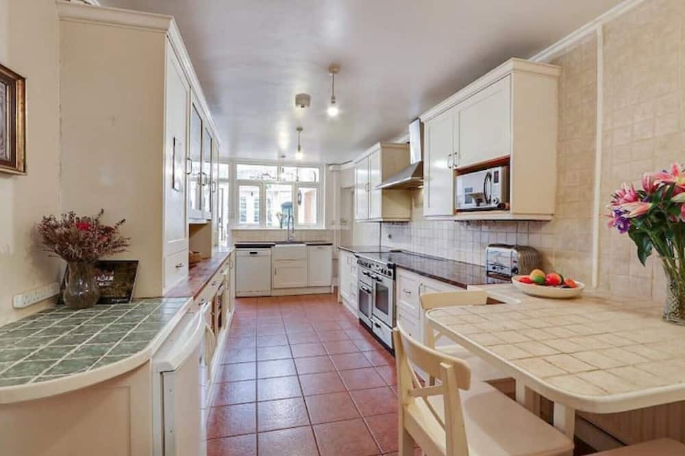 Photo of Kitchen in Tintern