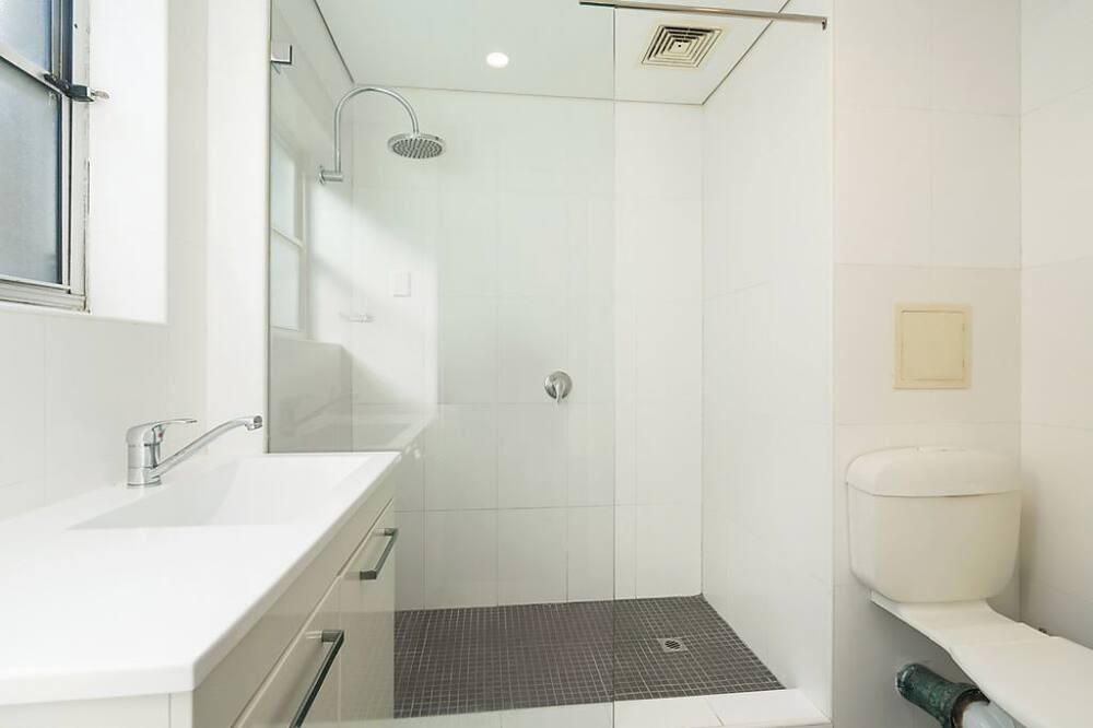 Photo of Bathroom in Queenscliff
