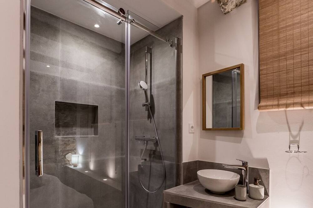 Photo of Bathroom in Old Lyon