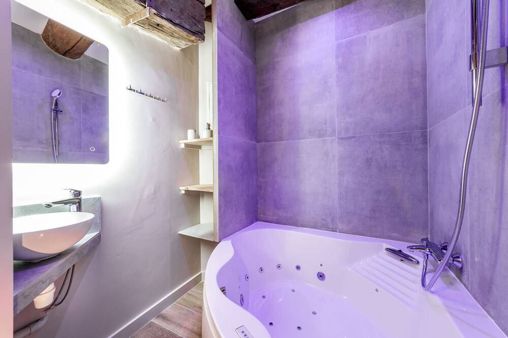 Photo of Bathroom in Old Lyon