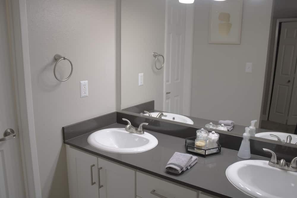 Photo of Bathroom in Pocket