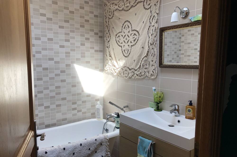Photo of Bathroom in Bouin