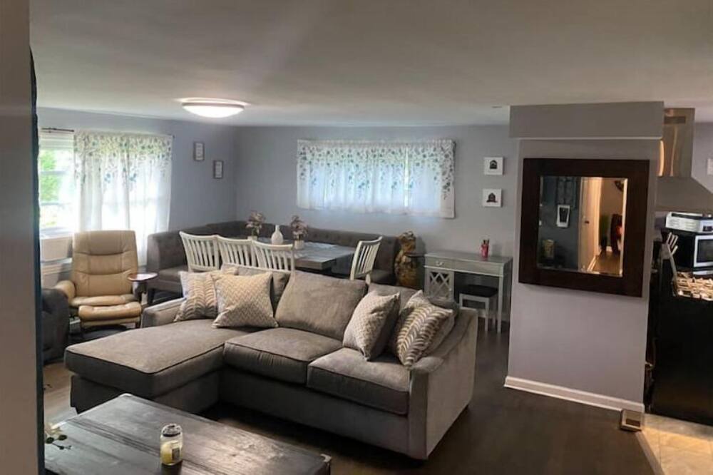 Photo of Livingroom in Montville