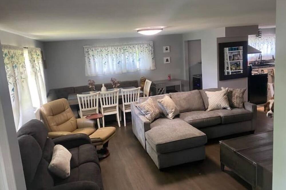 Photo of Livingroom in Montville