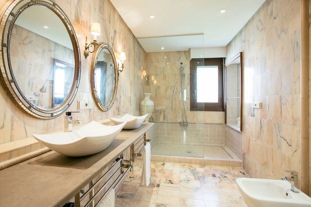 Photo of Bathroom in Hondarribia