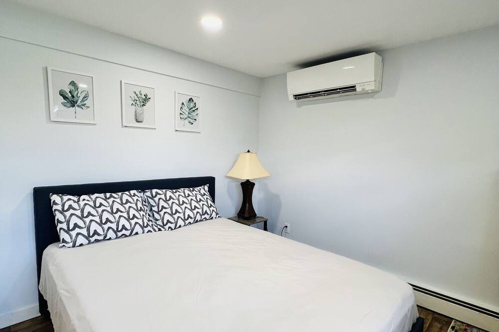 Photo of Bedroom in Glen Cove