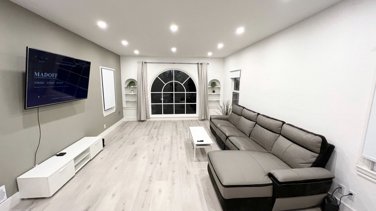 Photo of Livingroom in North Central