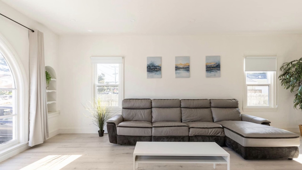 Photo of Livingroom in North Central