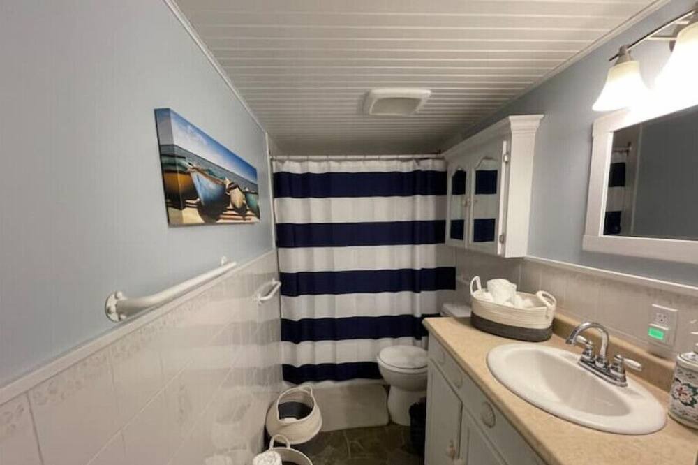 Photo of Bathroom in Broad Cove