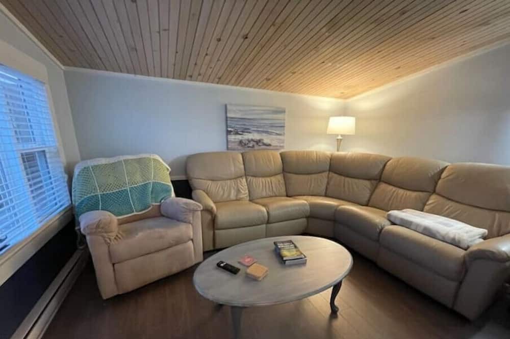 Photo of Livingroom in Broad Cove