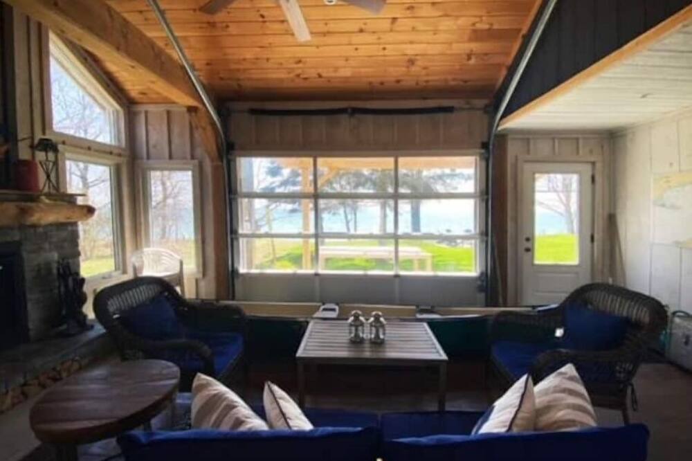 Photo of Livingroom in Dunnville