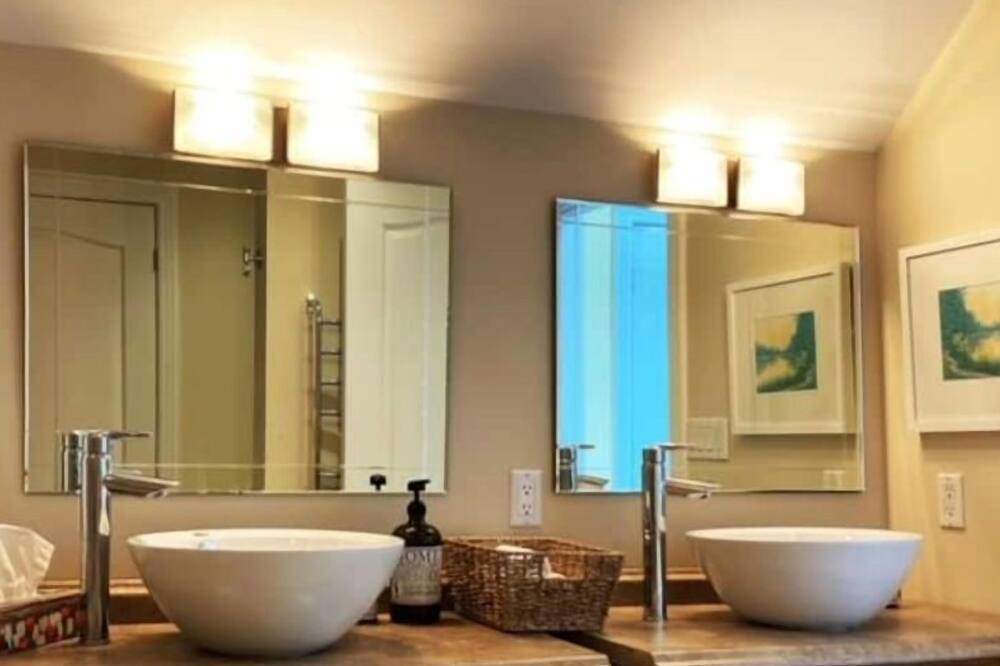 Photo of Bathroom in Dunnville