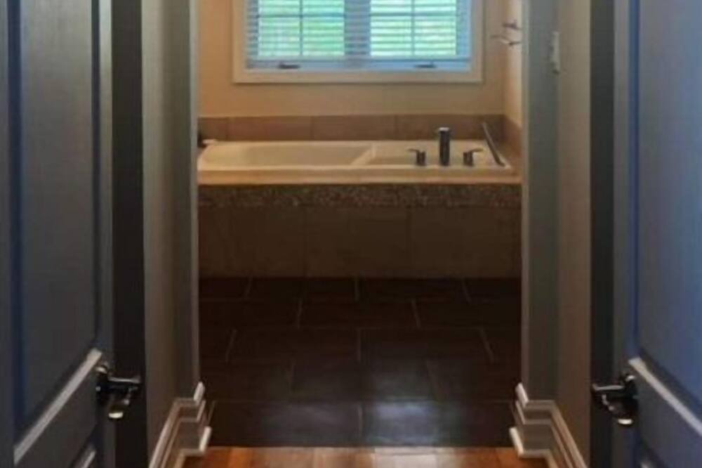 Photo of Bathroom in Dunnville
