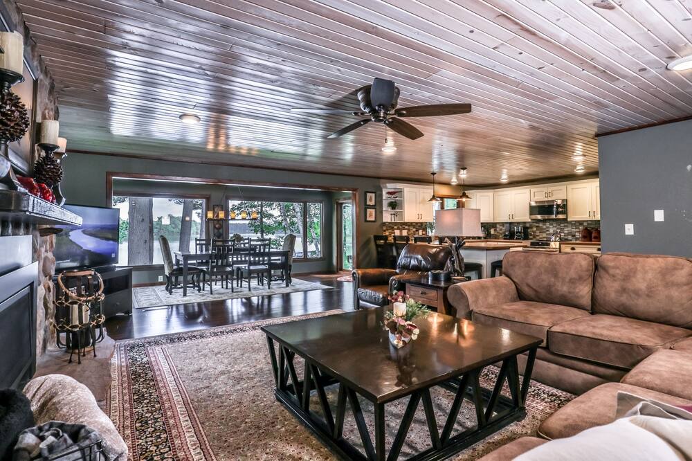 Photo of Livingroom in Boulder Junction