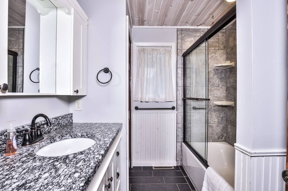 Photo of Bathroom in Boulder Junction