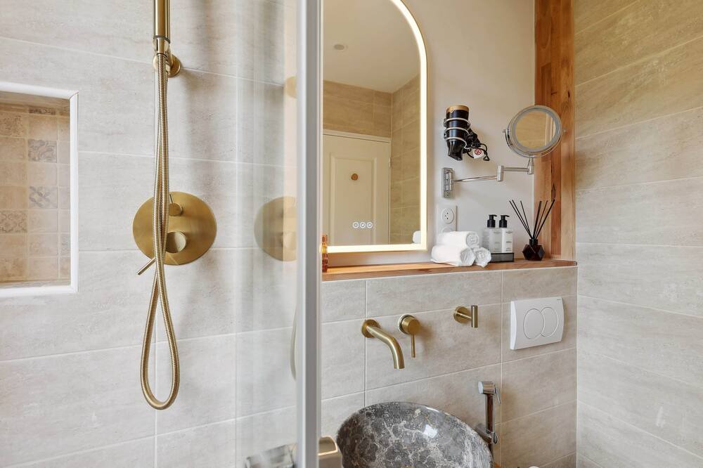 Photo of Bathroom in Saint-Ouen