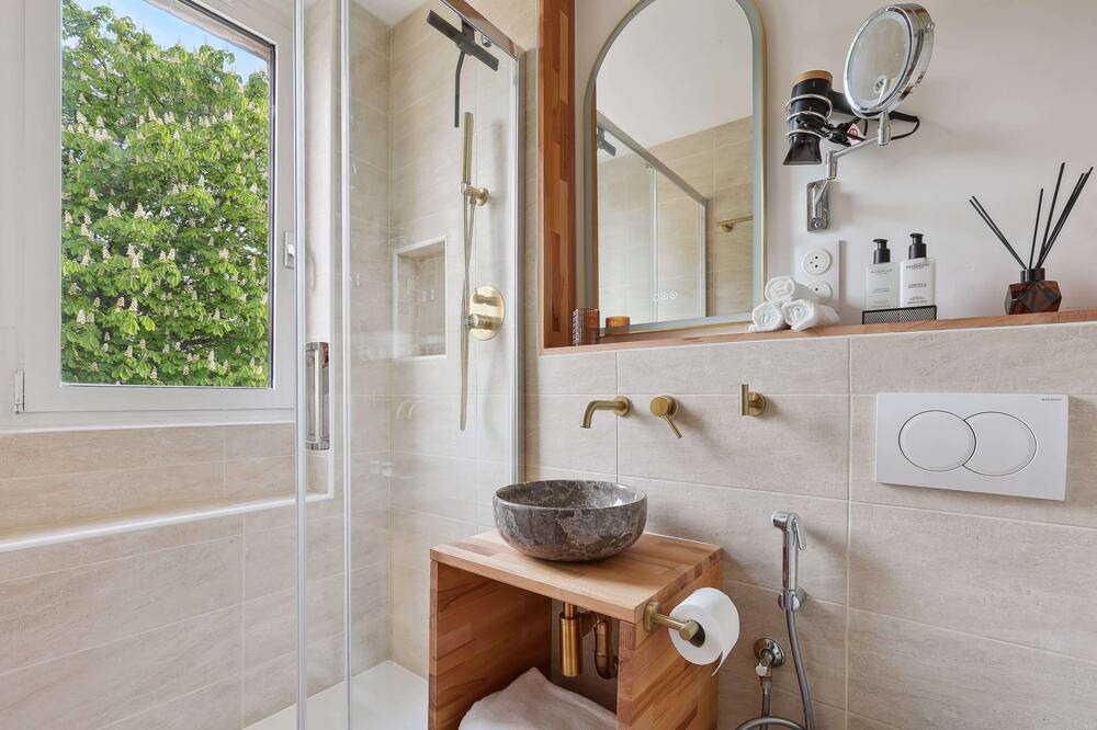 Photo of Bathroom in Saint-Ouen