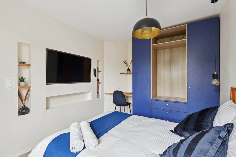 Photo of Bedroom in Saint-Ouen