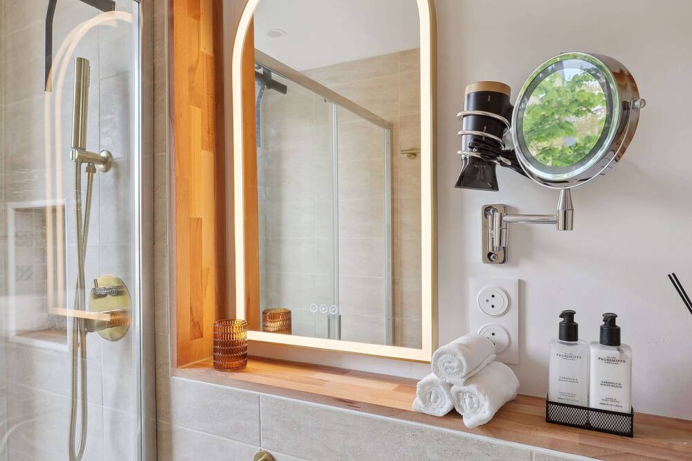 Photo of Bathroom in Saint-Ouen
