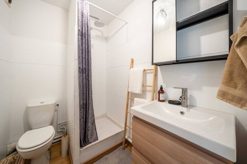 Photo of Bathroom in Antigone