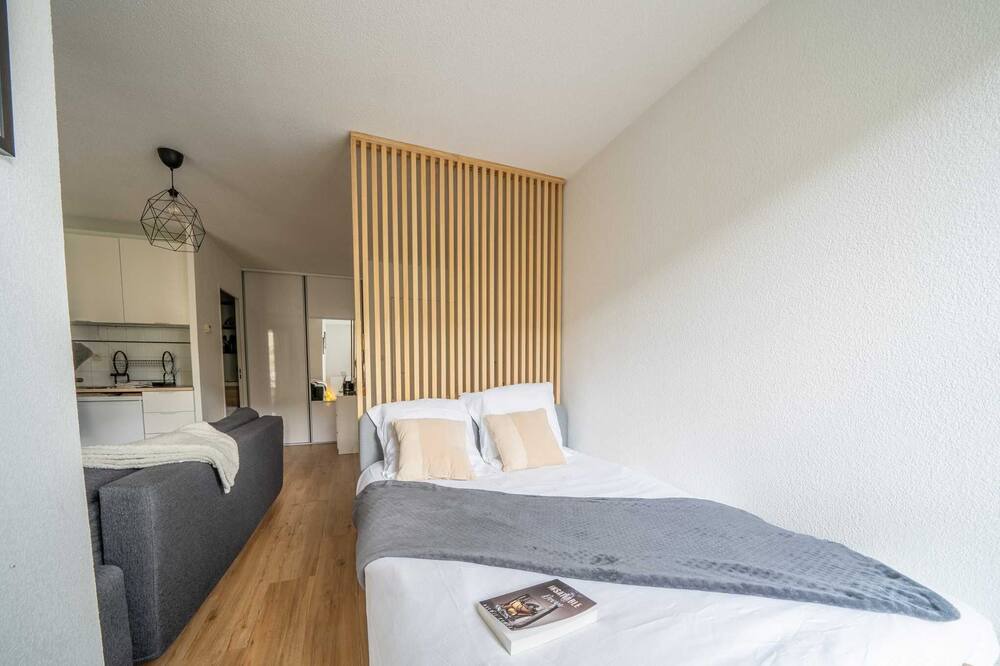 Photo of Bedroom in Antigone