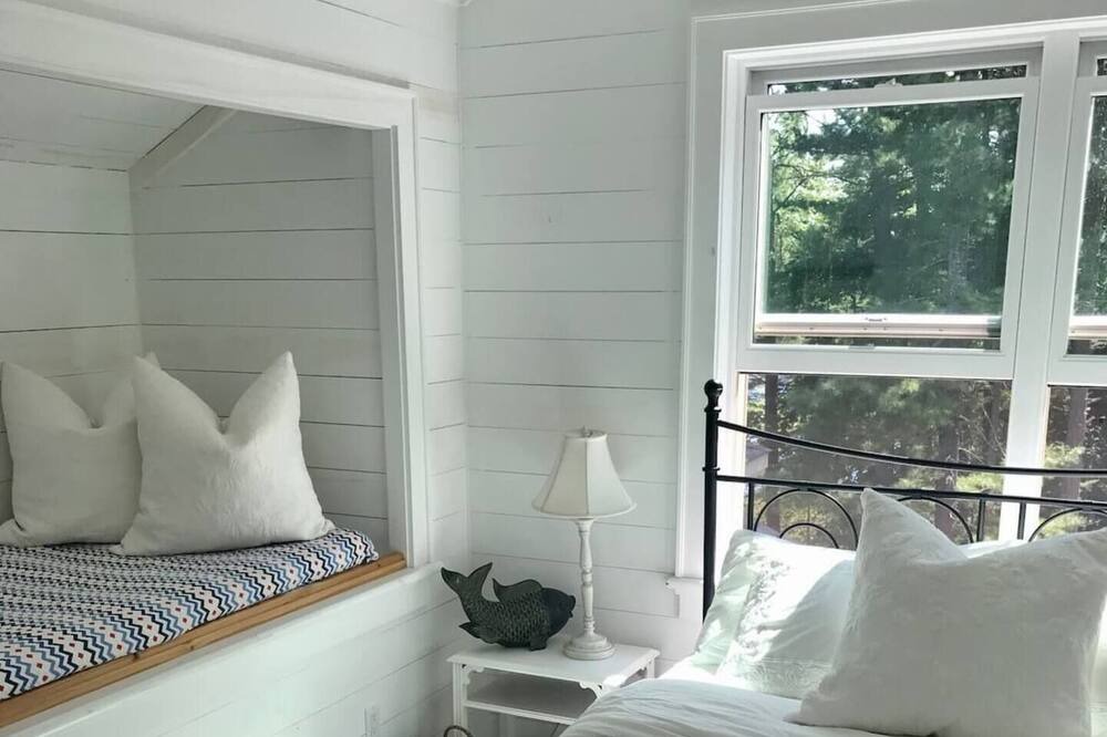 Photo of Bedroom in Byng Inlet