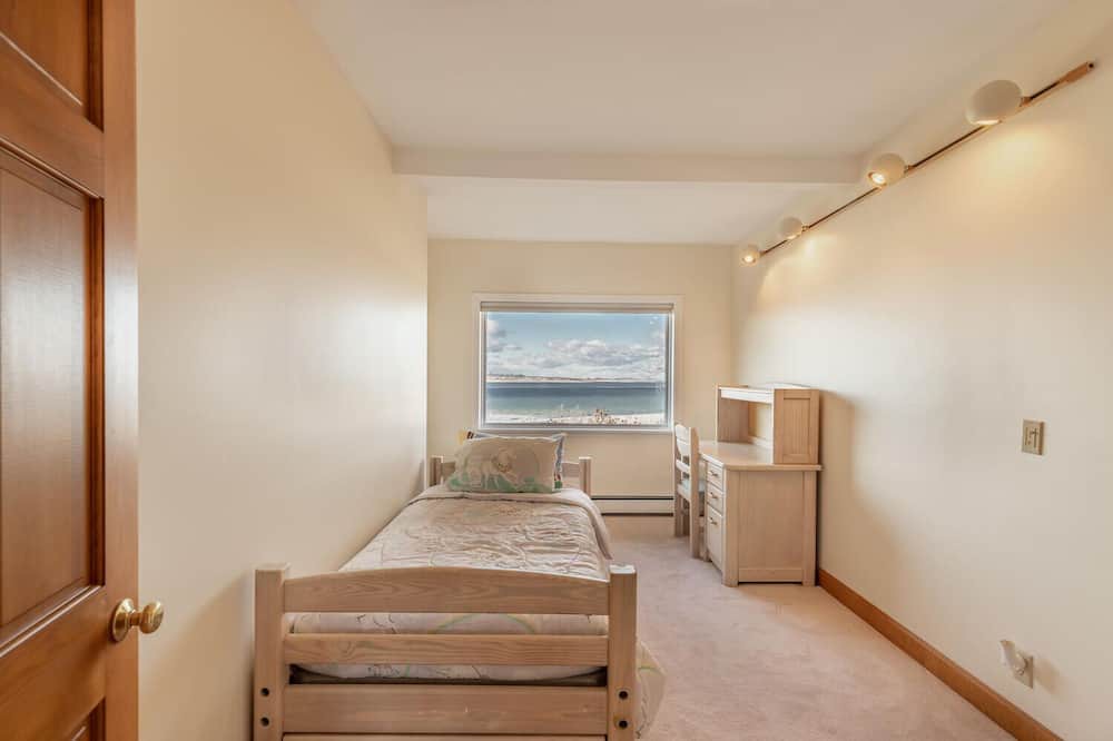 Photo of Bedroom in Prides Crossing