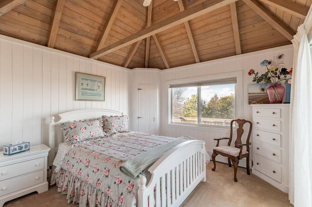 Photo of Bedroom in Prides Crossing