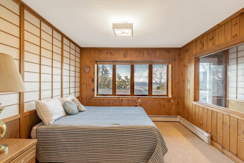 Photo of Bedroom in Prides Crossing