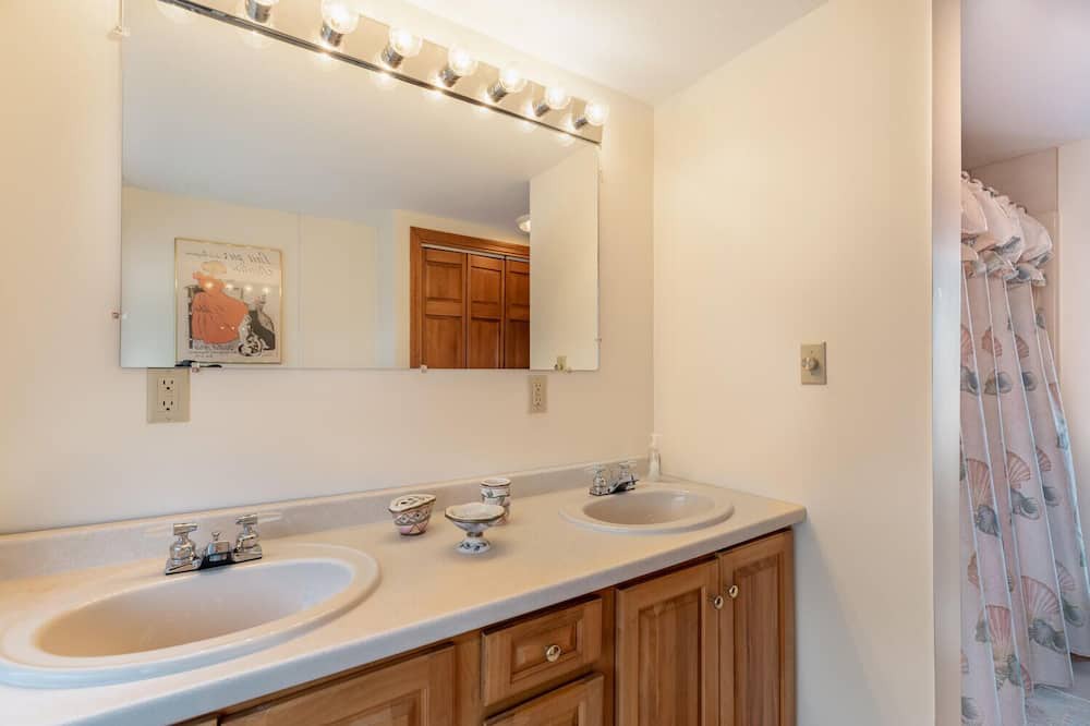 Photo of Bathroom in Prides Crossing
