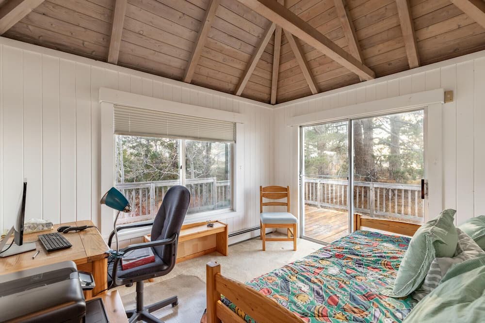 Photo of Livingroom in Prides Crossing