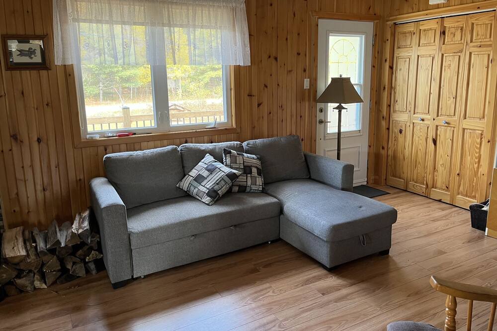 Photo of Livingroom in L'lle-du-Grand-Calumet