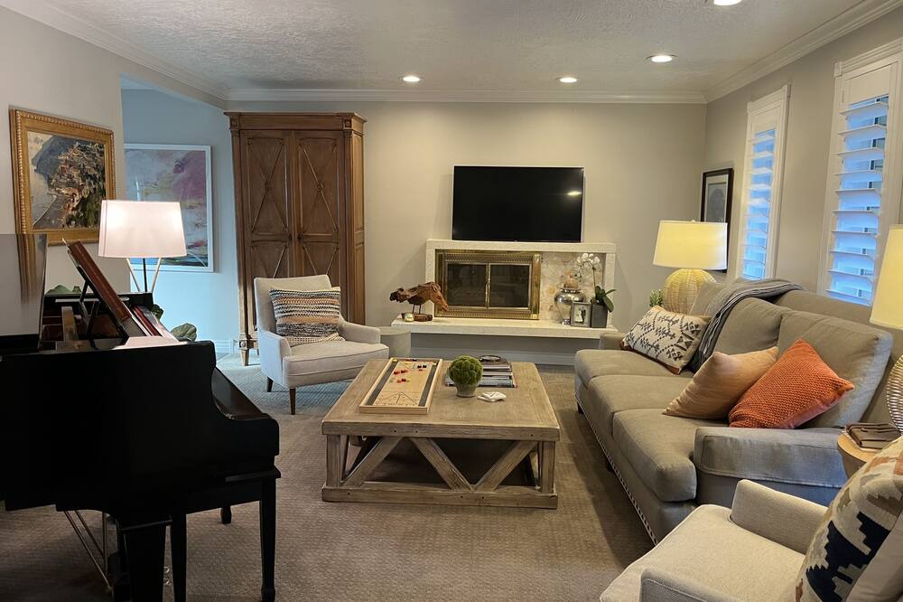 Photo of Livingroom in Bountiful
