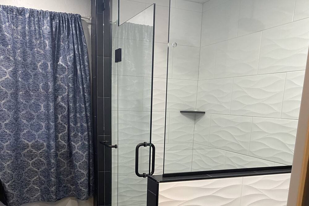 Photo of Bathroom in Dawn