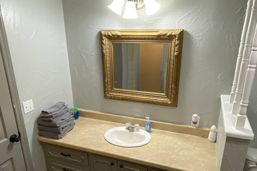 Photo of Bathroom in Dawn