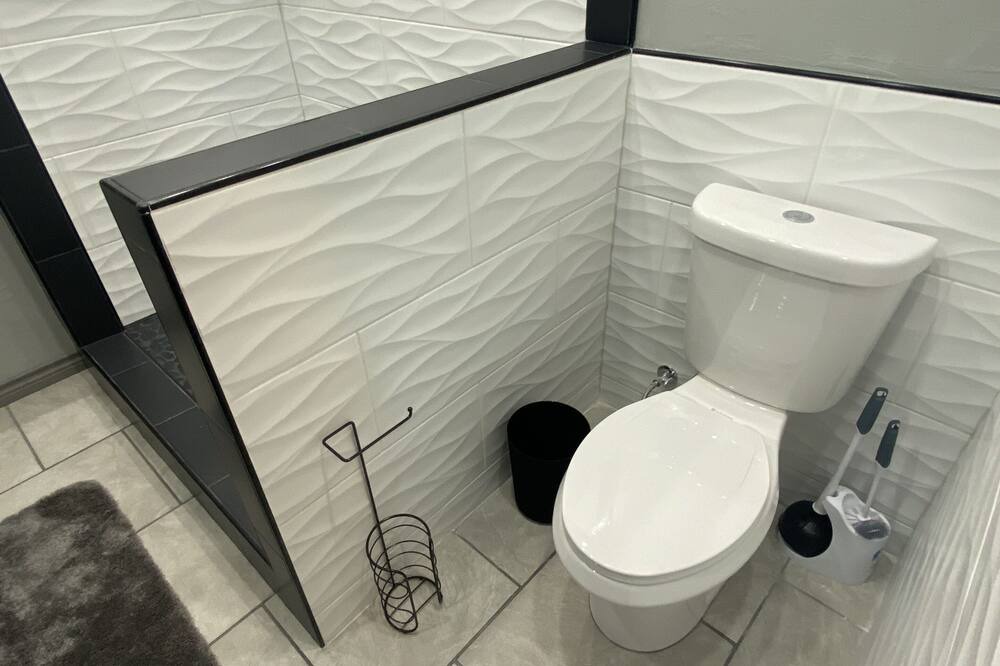 Photo of Bathroom in Dawn